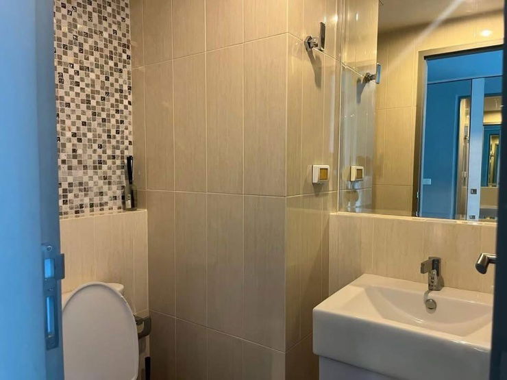 picture  For rent ✨ Life Ratchadapisek 🔥 Line ID @034etfin 📲 2 bedroom 2 bathroom ✨  MRT Huai Khwang 400 metres 💙 - 11/15
