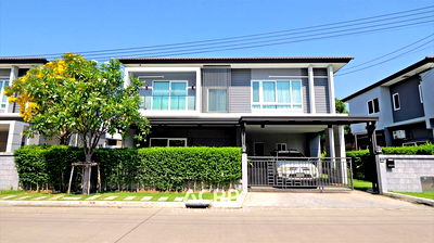 Houses for sale : House for sale on project Centro Sathorn-Kallapapruek. Close to MRT Bangkae.