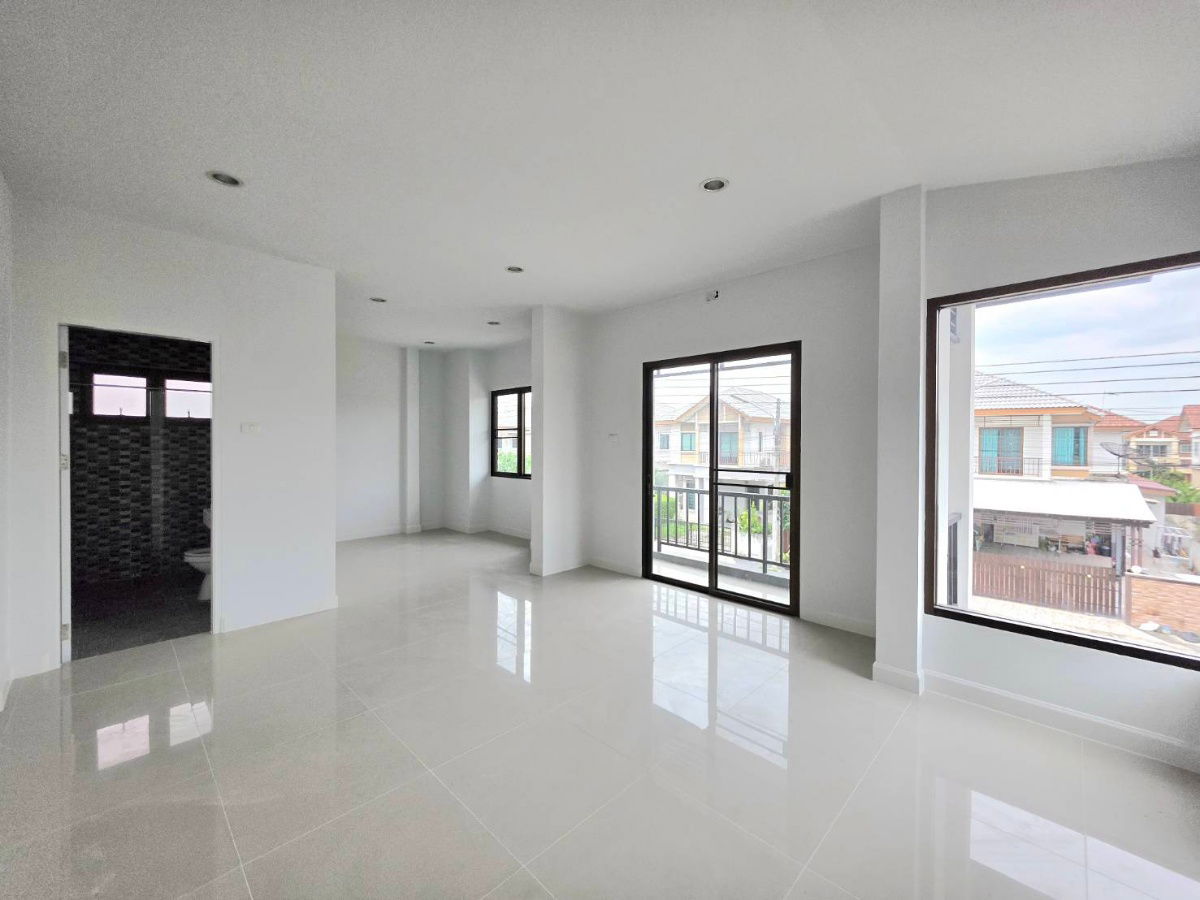 รูป บ้านรีโนเวทใหม่ทั้งหลัง หมู่บ้านวิสต้าวิลล์ (B1 B2) ลำลูกกา คลอง 3 ซอยเปียร์นนท์ ถนนชลมาร์คพิจารณ์ - รูปที่ 29/36
