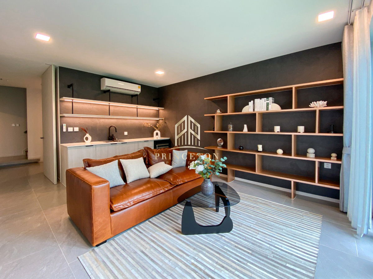 picture Luxury Home for Rent at VIVE Krungthep Kreetha Comes with a Private Swimming Pool - 2/48