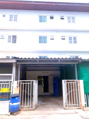 Shophouses for rent Muang Pathum Thani Pathumthani : BIG C PathumThani 400m. Parking available in front and back Pathum Thani Hospital 2.2 km. Commercial