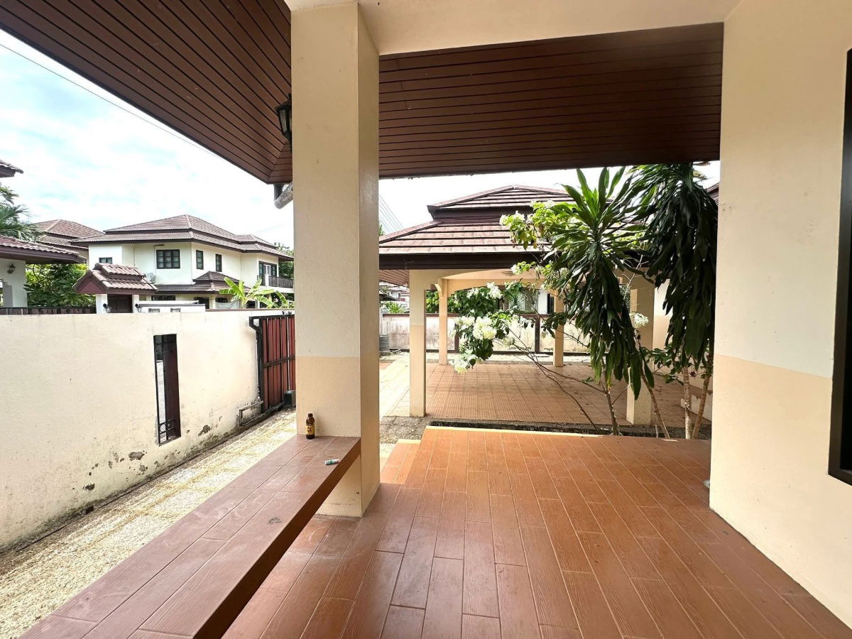 picture Baan Baramee, a large house with a lot of space - 4/13