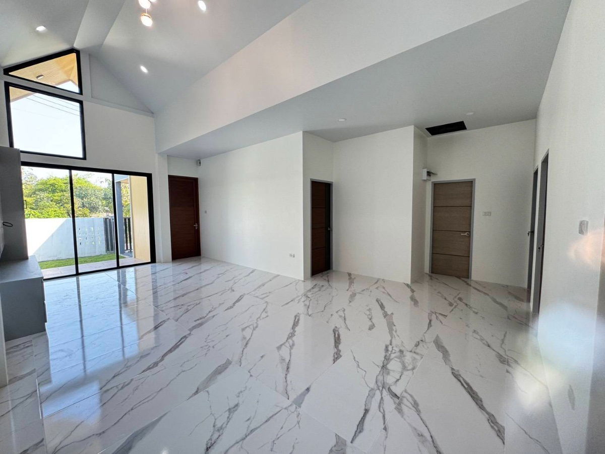 picture Pattaya house in prime location, 3beds 3baths before the railway - 7/19