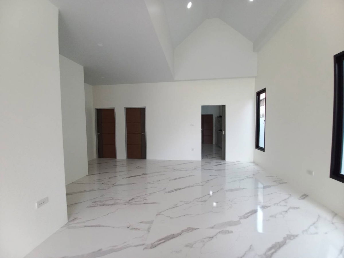 picture Pattaya house in prime location, 3beds 3baths before the railway - 17/19
