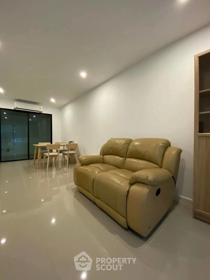 รูป ทาวน์เฮาท์ 3-ห้องนอน ที่ พาทิโอ ศรีนครินทร์-พระราม9 ใกล้ กรุงเทพกรีฑา (ID 2082272) - รูปที่ 3/11