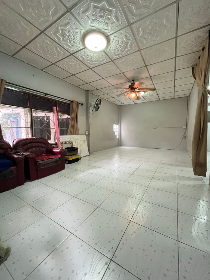 รูป ประกาศขายบ้านเดี่ยว 2 ชั้น พร้อมต่อเติมห้องครัวด้านหลัง - รูปที่ 8/40