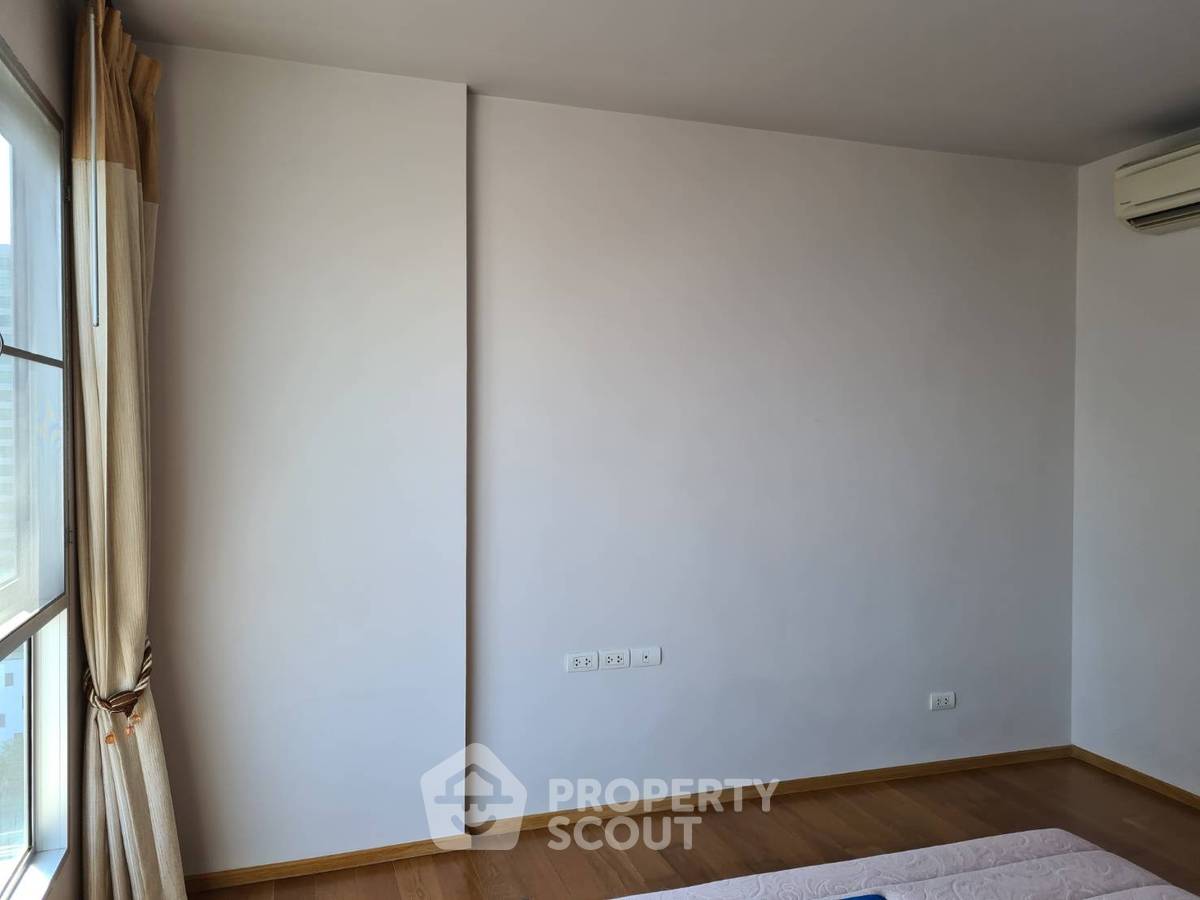picture 1-BR Condo at Hive Taksin near BTS Wongwian Yai (ID 593537) - 8/30