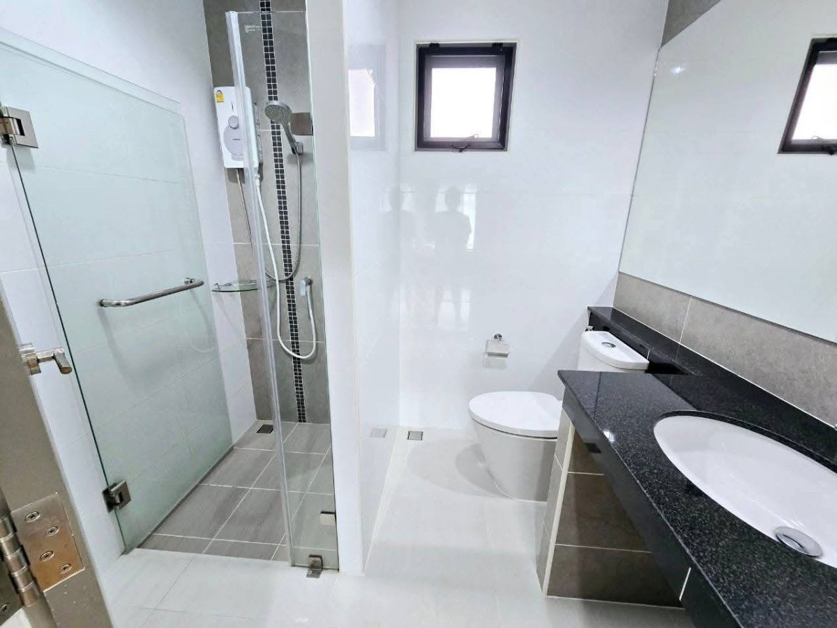รูป ปล่อยเช่าบ้านกาญจน์กนก 12 เฟส 3 พร้อมเฟอร์นิเจอร์ทั้งหลัง T.094-6511456 - รูปที่ 11/11