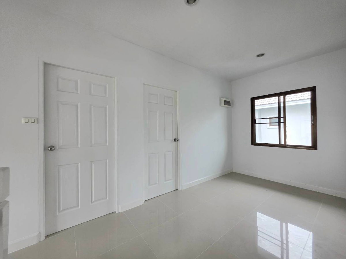 รูป บ้านรีโนเวทใหม่ทั้งหลัง หมู่บ้านวิสต้าวิลล์ (B1 B2) ลำลูกกา คลอง 3 ซอยเปียร์นนท์ ถนนชลมาร์คพิจารณ์ - รูปที่ 34/36