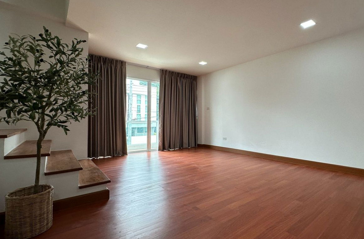 picture Town Home onnut 46-srinakarin 36 3 bedroom 4 toilet - 9/18