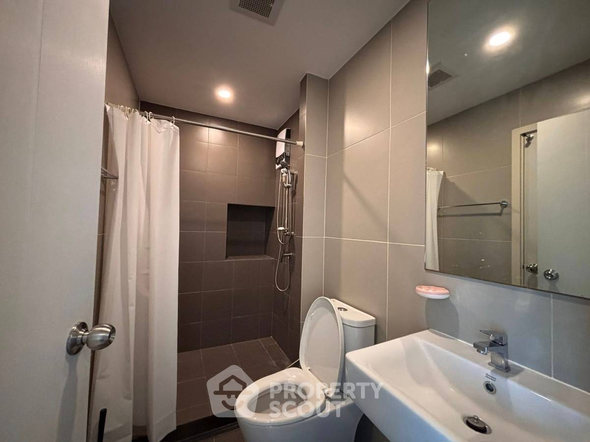 picture 2-BR Condo at Elio Sathorn-Wutthakat near BTS Wutthakat (ID 2244967) - 3/13