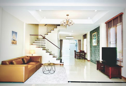 เช่าด่วน ทาวน์โฮม 3 ชั้น สวย ใหม่ ตกแต่งหรู บ้านกลางเมืองเออร์บาเนียน ศรีนครินทร์ 46/1 เยื้องพาราไดซ์ พาร์ค