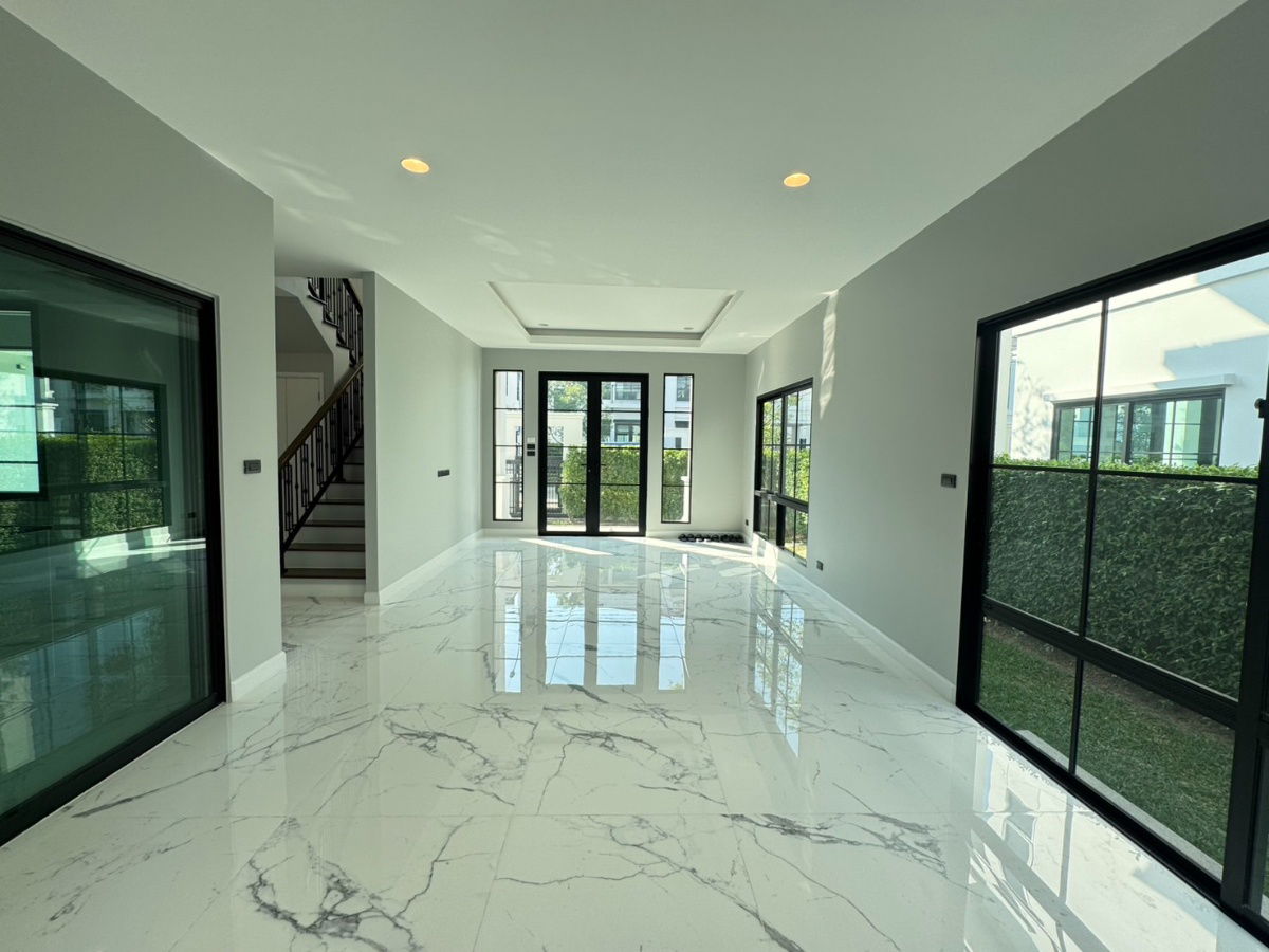 picture Luxury house project near the city, location next to the electric train only 900 m. Starting price 13.99 million baht. SETTHASIRI DONMUANG - 6/16