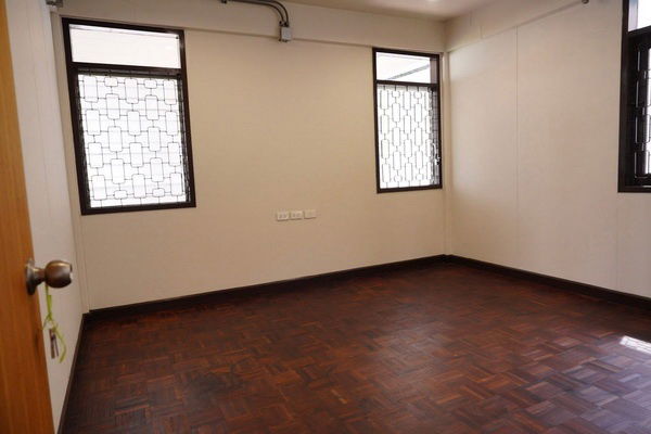 รูป [ให้เช่า] บ้านเดี่ยว ลาดพร้าว 48 / 5 ห้องนอน 5 ห้องน้ำ / 60 ตรว. 220 ตรม. **35,000** บ้านเดี่ยวพร้อมสวนร่มรื่นใจกลางลาดพร้าว ใกล้รถไฟฟ้าสถานีภาวนา - รูปที่ 6/11