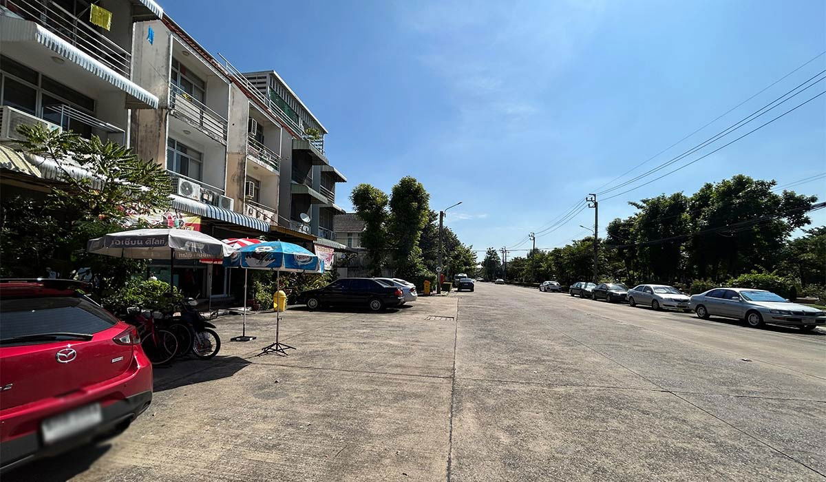 picture Modern 2 Bed Townhouse in Home Place Rattanathibet, Bang Yai - 12/12