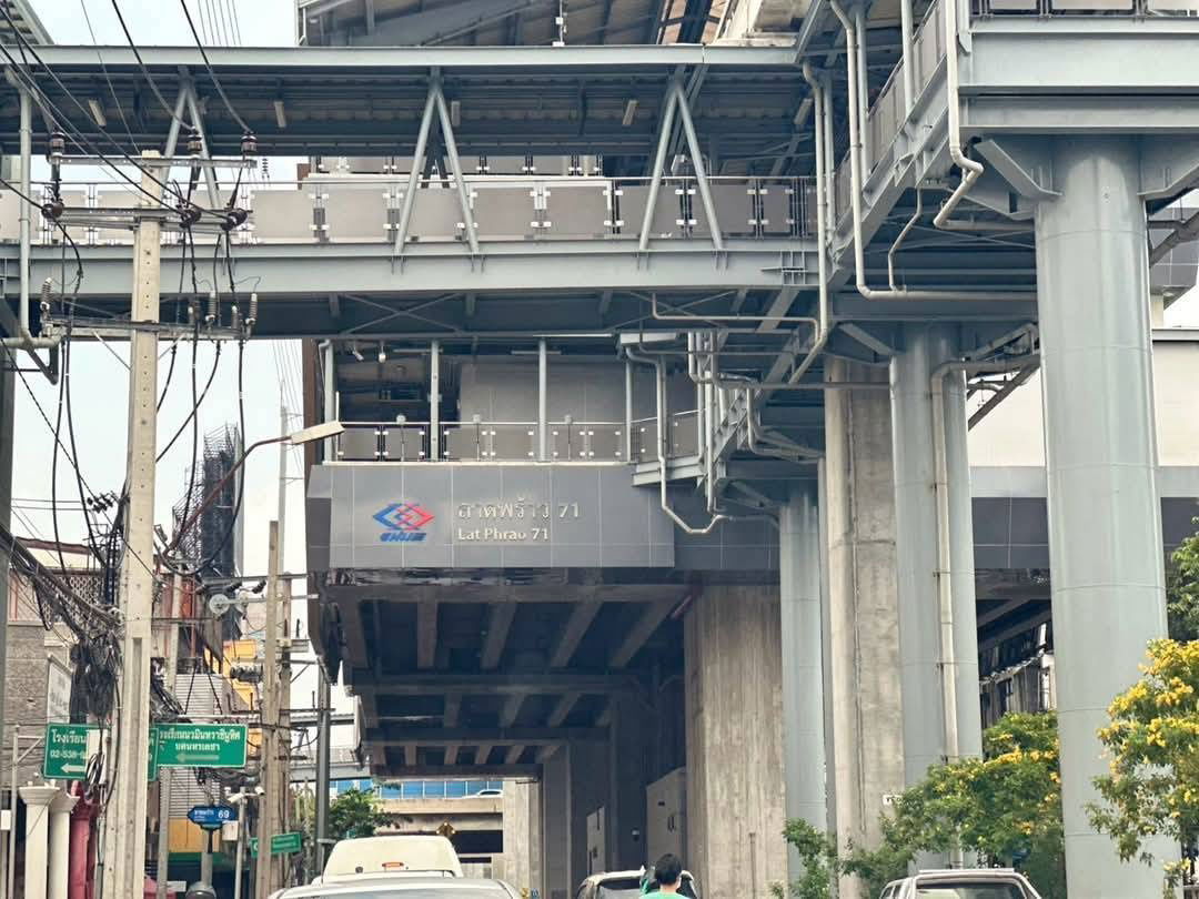 รูป ทาวน์เฮาส์ ติดถนนหลักลาดพร้าว ใกล้ สถานีรถไฟฟ้า ลาดพร้าว71 เพียง 250ม.ทำเลศักยภาพ - รูปที่ 3/12