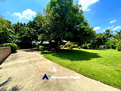 บ้านเดี่ยว กรุงเทพมหานคร : 🔼🔽 AccomA 📩  4 BR House in Phra Khanong Nuea (AA26653)