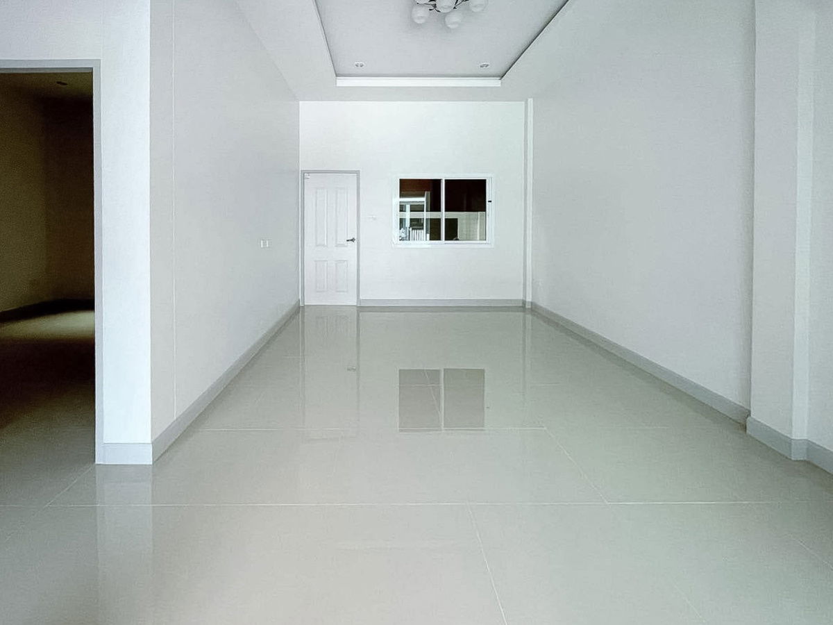รูป ขายบ้านใหม่มือ 1 ทาวเฮ้าส์ชั้นเดียว ปลวกแดง ระยอง เพียง1.29ล้าน กู้มีเงินเหลือ 3แสนอัพ เหมาะสำหรับคนทำงานในโซนปลวกแดง นิคมเหมราช นิคมอีสเทิร์นซีบอร์ด  - รูปที่ 5/7