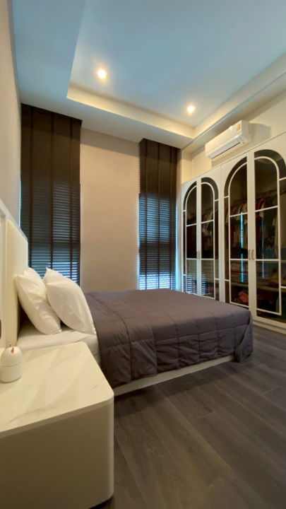picture For Sale: Luxury Home in The Britt Chiangmai. English style house located on the 2nd Ring Road in the Sansai area- SW002829 - 20/50