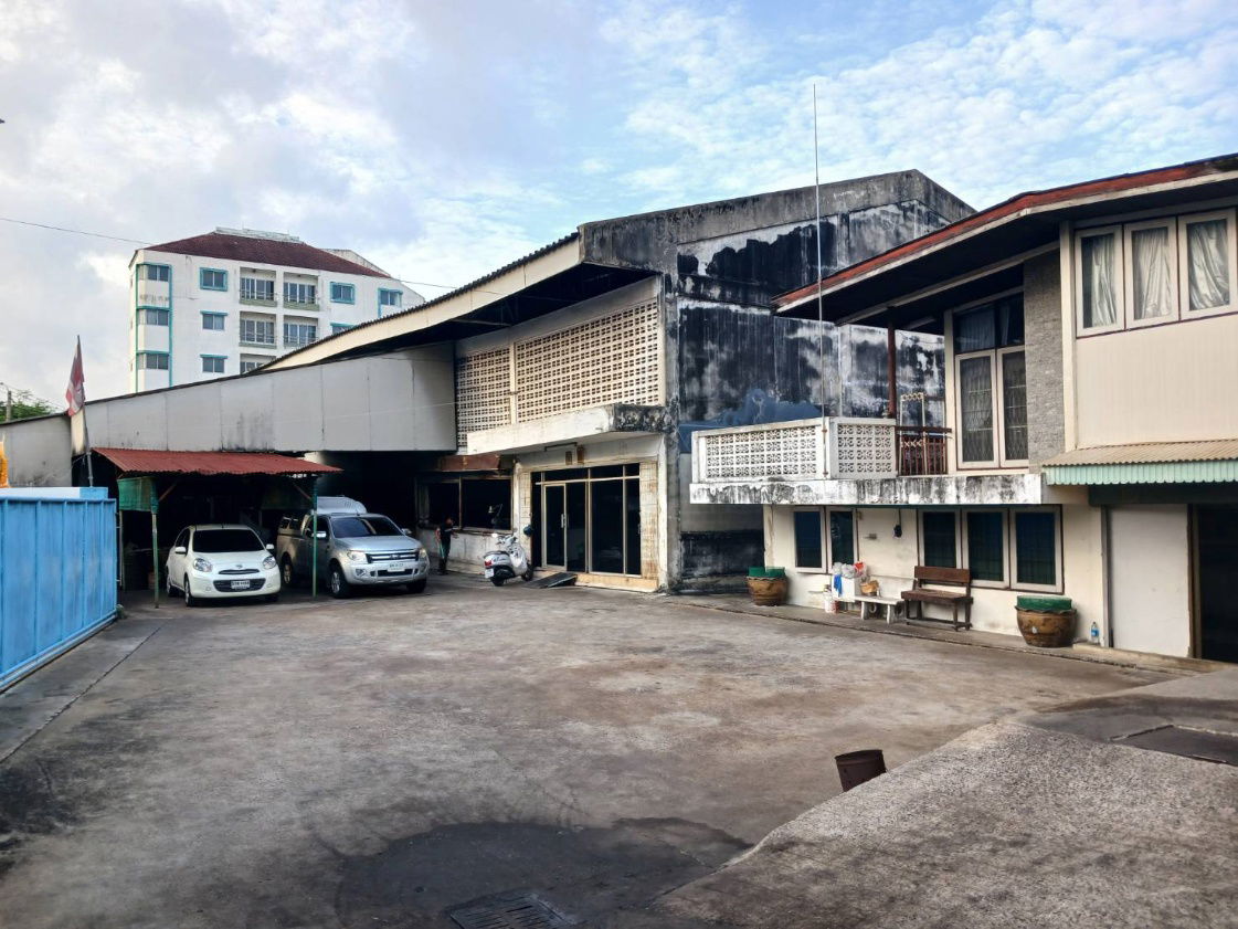 รูป ขายที่ดิน วชิรธรรมสาธิต 18  500 ตรว. พร้อมสิ่งปลูกสร้างในราคาที่ดินเปล่า - รูปที่ 2/4