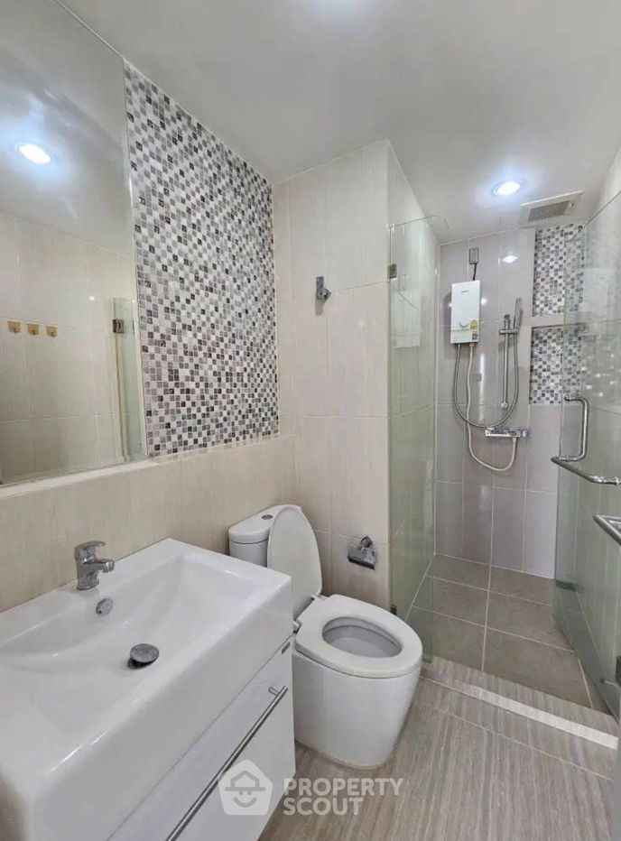 picture 2-BR Condo at Life Ratchadapisek near MRT Huai Khwang (ID 2245053) - 6/6
