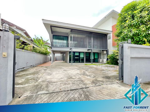 #Single-family home in Ladprao, Chokchai 4, with parking for 8 cars! 🔥🔥Code 28032🔥🔥