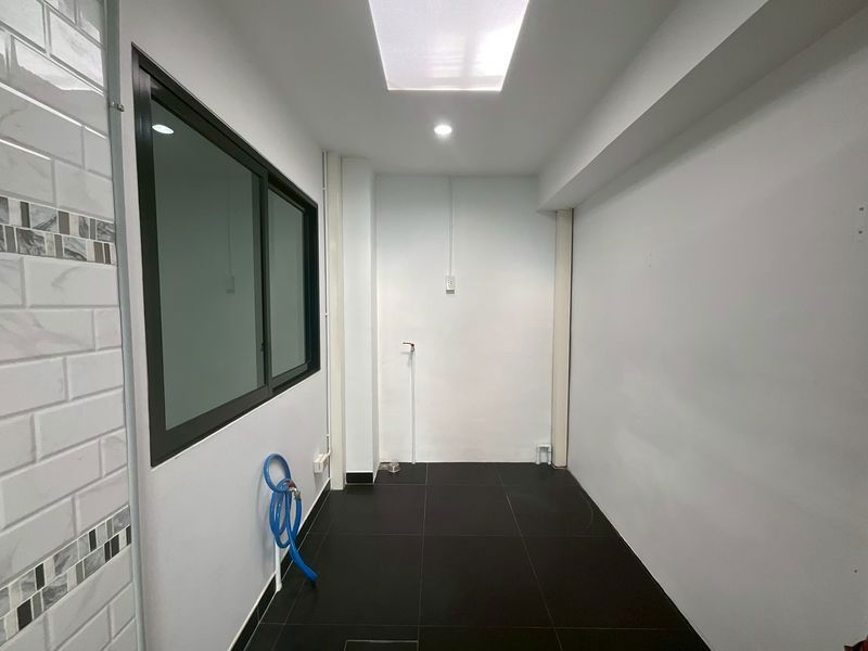 รูป 🔥 ทาวน์โฮมหลังมุม สไตล์ Modern Loft ฟรีโอน! 🔥 🏠 ชีวาโฮม สุขสวัสดิ์ - ประชาอุทิศ - รูปที่ 10/15