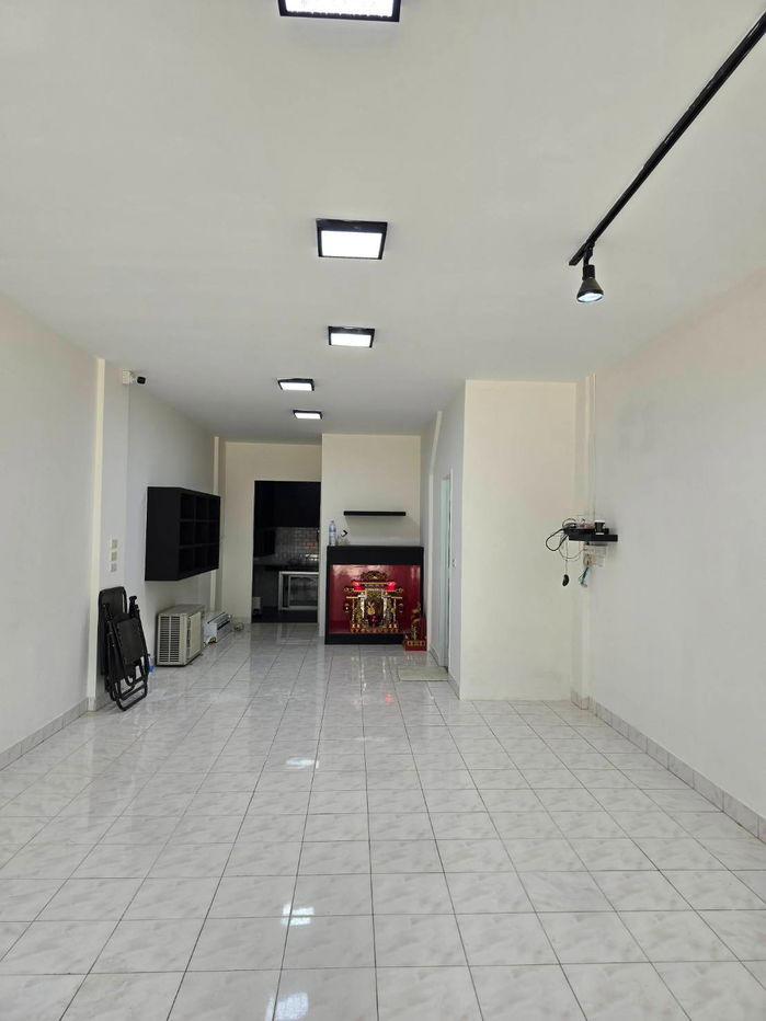 picture Modern 2 Bed Townhouse in Home Place Rattanathibet, Bang Yai - 8/12