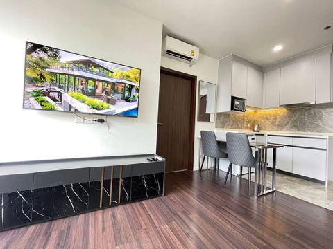  For rent ✨ Whizdom Inspire Sukhumvit 🔥 Line ID @034etfin 📲 2 bedroom 2 bathroom ✨ BTS Punnawithi 200 metres 💚