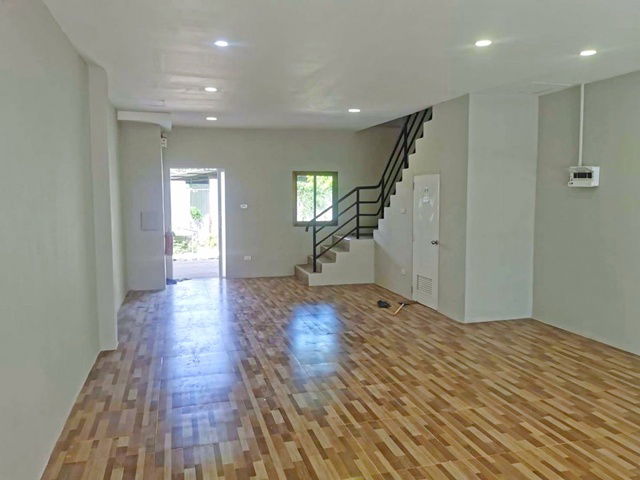 picture BTS Pak Nam 998m. City Hall Commercial building for rent 2 units 3-storey 41 sq.wa. 492 sq.m. Chao P - 7/8
