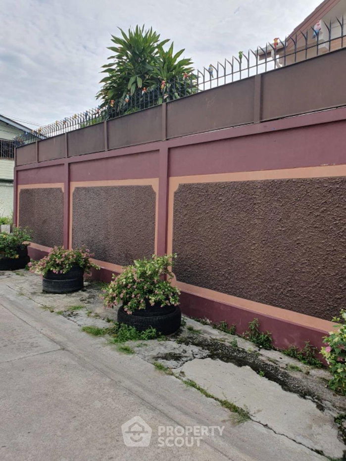 picture 4-BR House near BTS Talat Phlu (ID 2053664) - 2/9