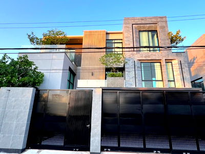 Houses for rent : For Rend at 3-storey detached house, Soi On Nut 17, Intersection 9