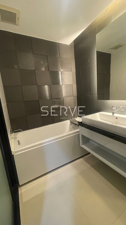 picture 1 Bed with Bathtub Nice Room Fully furnished Good Location Close to  MRT Thailand Cultural Centre Station, 220 m. @ IVY Ampio - 3/7