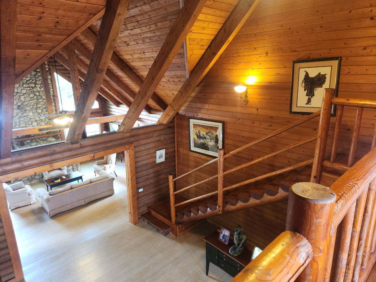 รูป ขายบ้านพักตากอากาศหรู Log Cabin โบนันซ่า เขาใหญ่ — บ้านไม้ซุงแท้ 5 ห้องนอน ริมทะเลสาบ บนที่ดิน 1-1-1 ไร่ พร้อมศาลาริมน้ำ 2 หลัง และสวนส่วนตัว ร่มรื่น  - รูปที่ 16/24