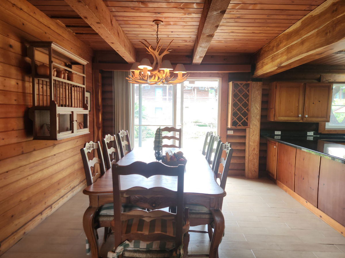 รูป ขายบ้านพักตากอากาศหรู Log Cabin โบนันซ่า เขาใหญ่ — บ้านไม้ซุงแท้ 5 ห้องนอน ริมทะเลสาบ บนที่ดิน 1-1-1 ไร่ พร้อมศาลาริมน้ำ 2 หลัง และสวนส่วนตัว ร่มรื่น  - รูปที่ 12/24