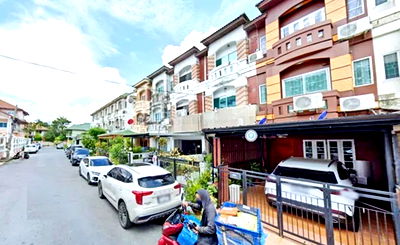 เช่าอาคารพาณิชย์ คริสตัล ดีไซน์ เซ็นเตอร์ : ซ.นวลจันทร์ 27-33 MRT วัชรพล 1.6กม.ให้เช่าทาวน์เฮ้าส์ 3 ชั้น 21 ตร.วา.252 ตร.ม. เดอะวอล์ค เกษตร-นวมินทร์ 1.1 กม. 4นอน 3น้ำ