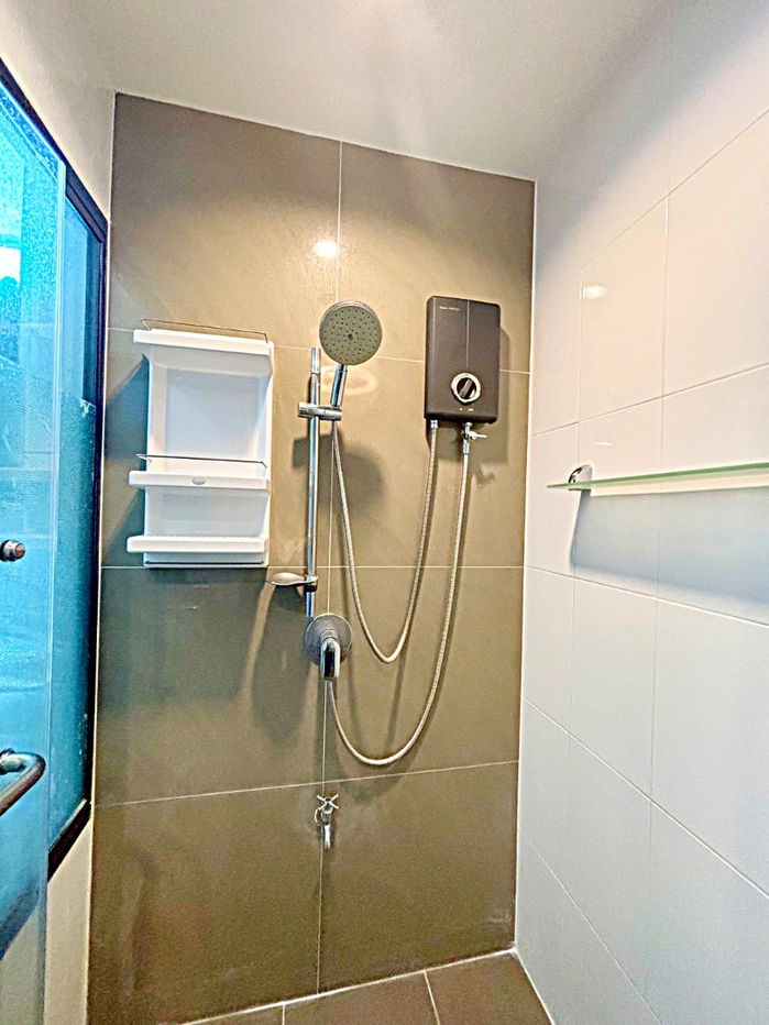 รูป บ้านให้เช่า ภัสสร เพรสทีจ – บางนา สุวรรณภูมิ 201 ตร.ม 4 นอน 3 น้ำ 55,000 เครื่องใช้ฟ้าครบ ห้องสวยพร้อมอยู่  คุณบี โทร 064-146-6445 (R571103) - รูปที่ 24/29