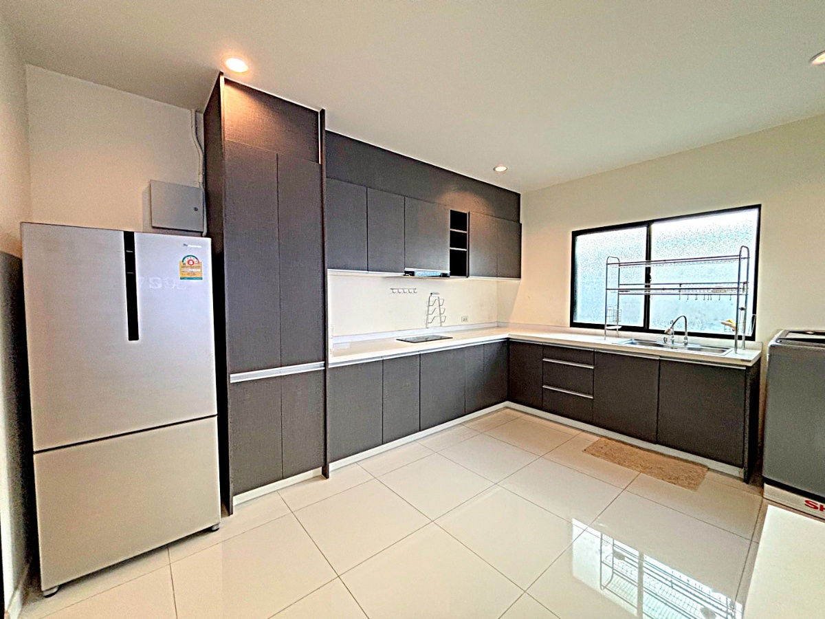 รูป บ้านให้เช่า ภัสสร เพรสทีจ – บางนา สุวรรณภูมิ 201 ตร.ม 4 นอน 3 น้ำ 55,000 เครื่องใช้ฟ้าครบ ห้องสวยพร้อมอยู่  คุณบี โทร 064-146-6445 (R571103) - รูปที่ 9/29