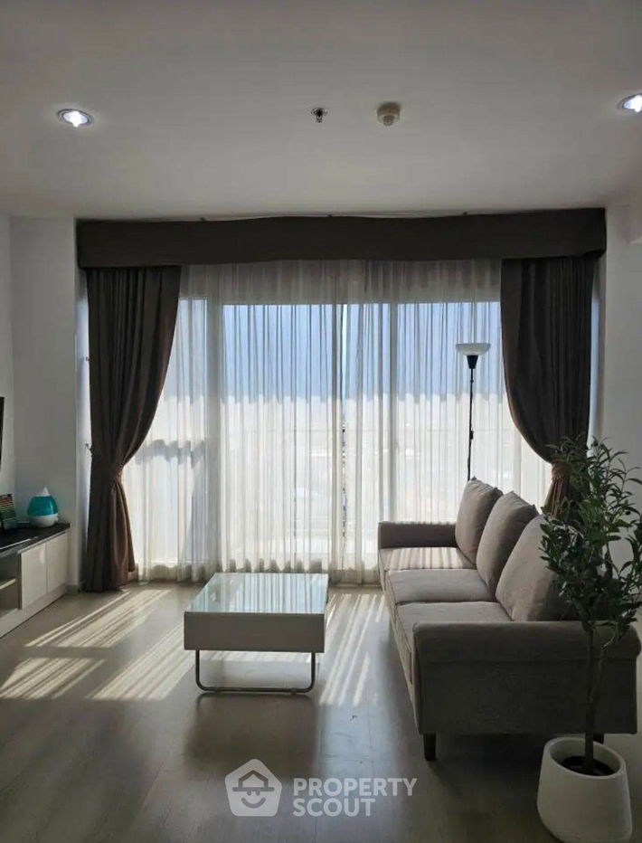 picture 2-BR Condo at Life Ratchadapisek near MRT Huai Khwang (ID 2245053) - 3/6