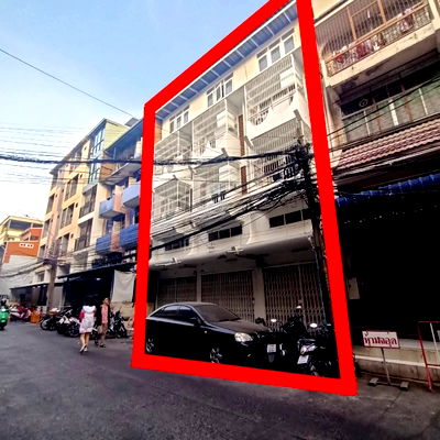 Shophouses for rent Srinakharinwirot University Prasanmit Campus : For rent | rent 🌈🌟3-unit commercial building, Soi Ratchada 3 (Chinese Embassy), Intersection 3🌈🌟🆔 petcharat789 