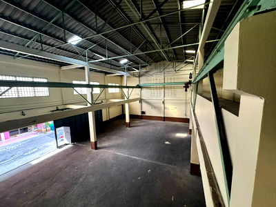 Factory for rent Rajamangala University of Technology Krungthep : Warehouse for Rent – 400 sq.m. | THB 120/sq.m located in the Rama III Bangkok, with access through both Sathu Pradit Road and Chan Road. 
