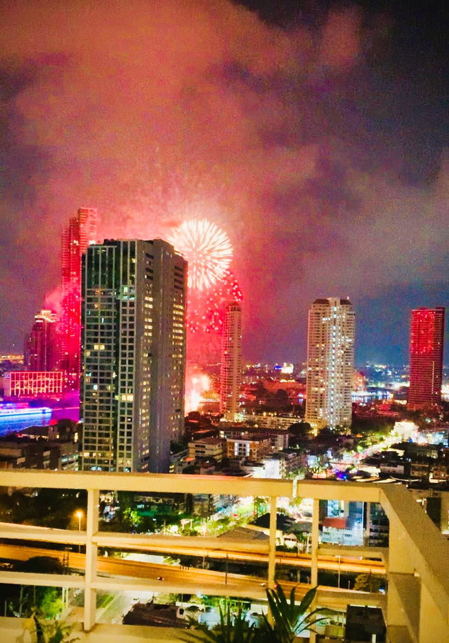 รูป The Lighthouse Condo beautiful river/city views, for sale 4.75mb nego - รูปที่ 3/10