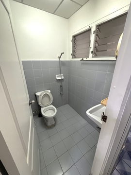 For Rent: Townhouse in Soi Ratchada 36, Prime Location