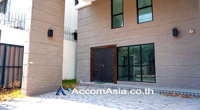 Townhouses for rent Chulalongkorn University : 🔼🔽 AccomA 📩 Modern townhouse with natural light in Sathorn, Bangkok (AA27149)