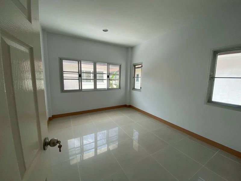 รูป ขายบ้านเดี่ยว 2 ชั้น รีโนเวทใหม่ หมู่บ้านธารดารา ศรีราชา ชลบุรี  - รูปที่ 10/16