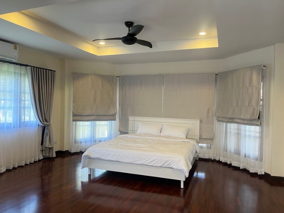 รูป ขายพูลวิลล่า Pool villa สไตล์โมเดิร์น รีโนเวทใหม่ทั้งหลัง อยู่ใกล้โรงเรียนนานาชาติหลายแห่ง เดินทางสะดวกสบายSW002832 - รูปที่ 13/26