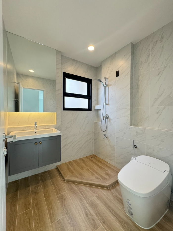 picture Luxury house project near the city, location next to the electric train only 900 m. Starting price 13.99 million baht. SETTHASIRI DONMUANG - 11/16