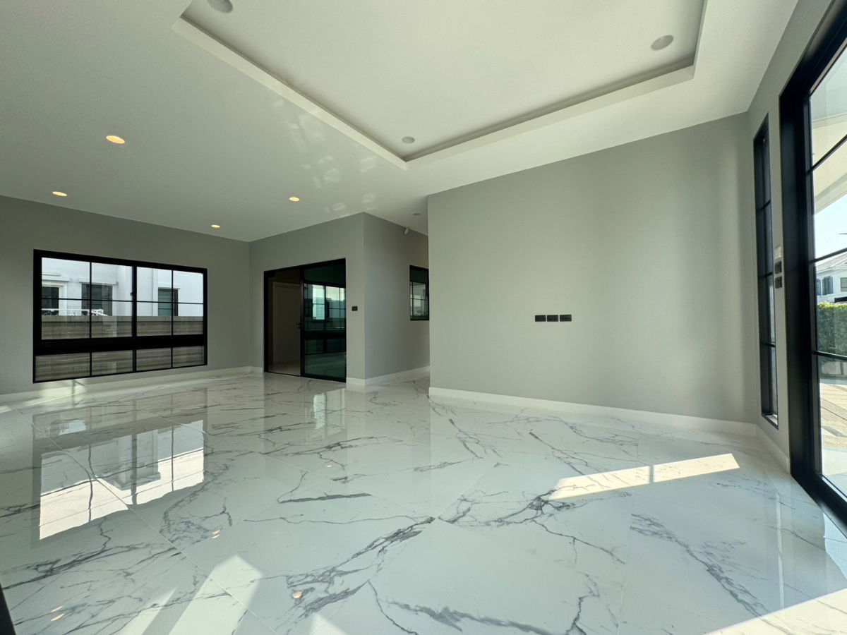 picture Luxury house project near the city, location next to the electric train only 900 m. Starting price 13.99 million baht. SETTHASIRI DONMUANG - 4/16