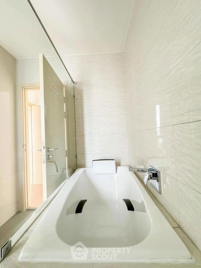 picture 2-BR Condo at Maru Ekkamai 2 near BTS Ekkamai (ID 2244600) - 3/7
