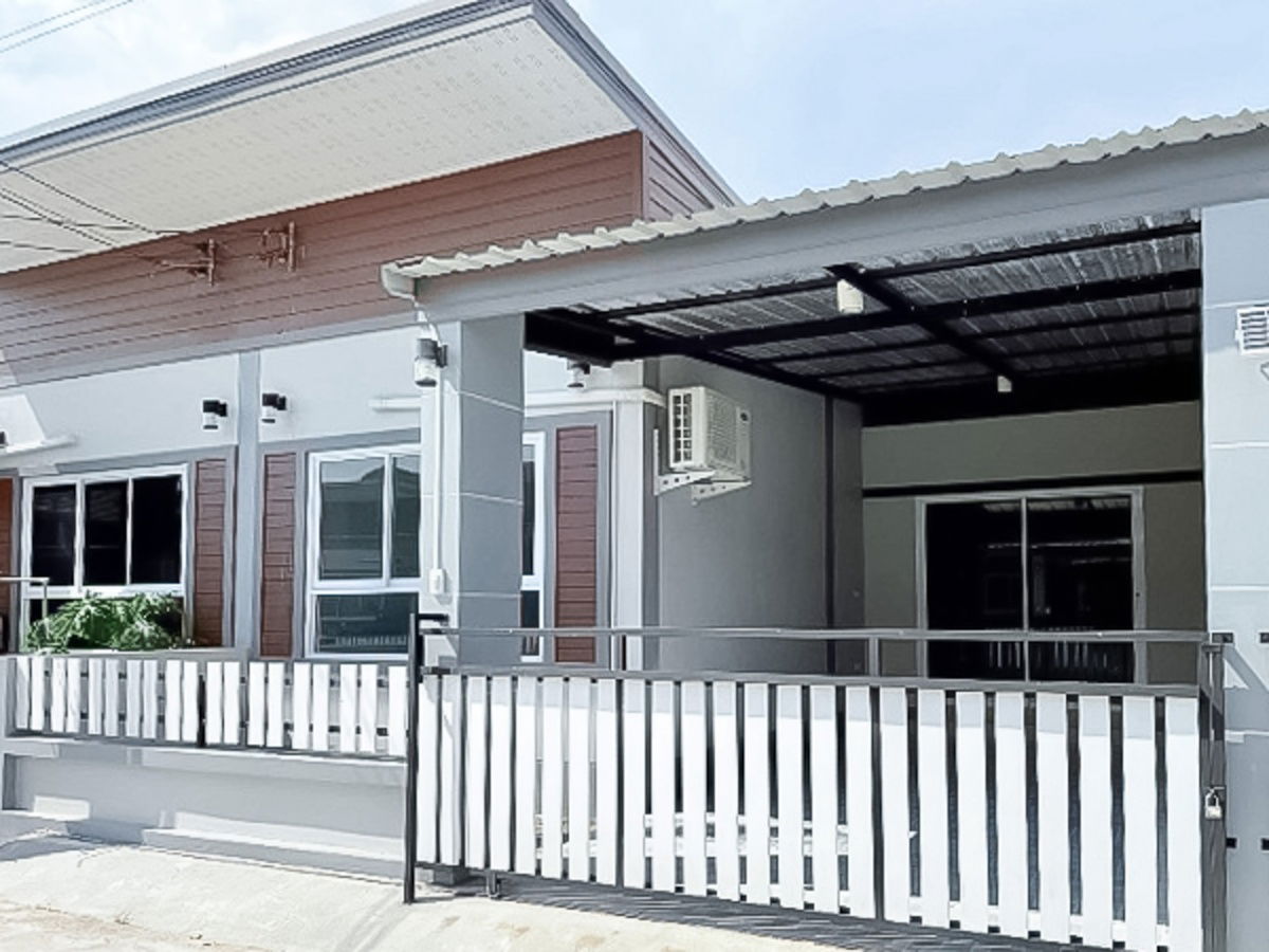 รูป ขายบ้านใหม่มือ 1 ทาวเฮ้าส์ชั้นเดียว ปลวกแดง ระยอง เพียง1.29ล้าน กู้มีเงินเหลือ 3แสนอัพ เหมาะสำหรับคนทำงานในโซนปลวกแดง นิคมเหมราช นิคมอีสเทิร์นซีบอร์ด  - รูปที่ 1/7